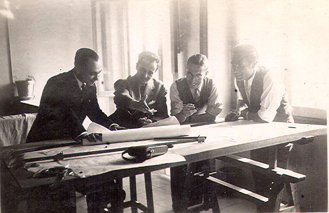 Carlos Ramos no atelier - finais dos anos 40